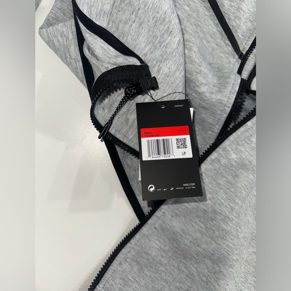Nike Tech - Men’s Full-Zip Windrunner Hoodie - Picture 5 of 5